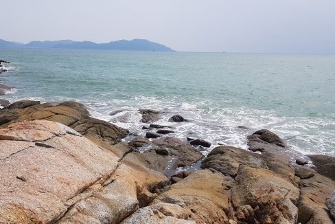 Teluk Senangin 60,000sf beautiful rocky outcrop