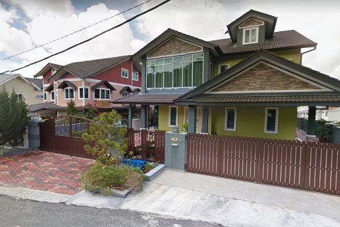 Surrounding houses