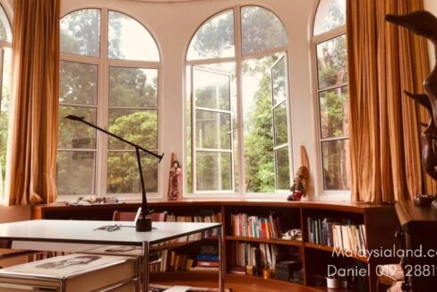 Website - Office or reading room
