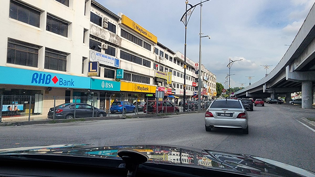 Ulu Tiram town 10 acres